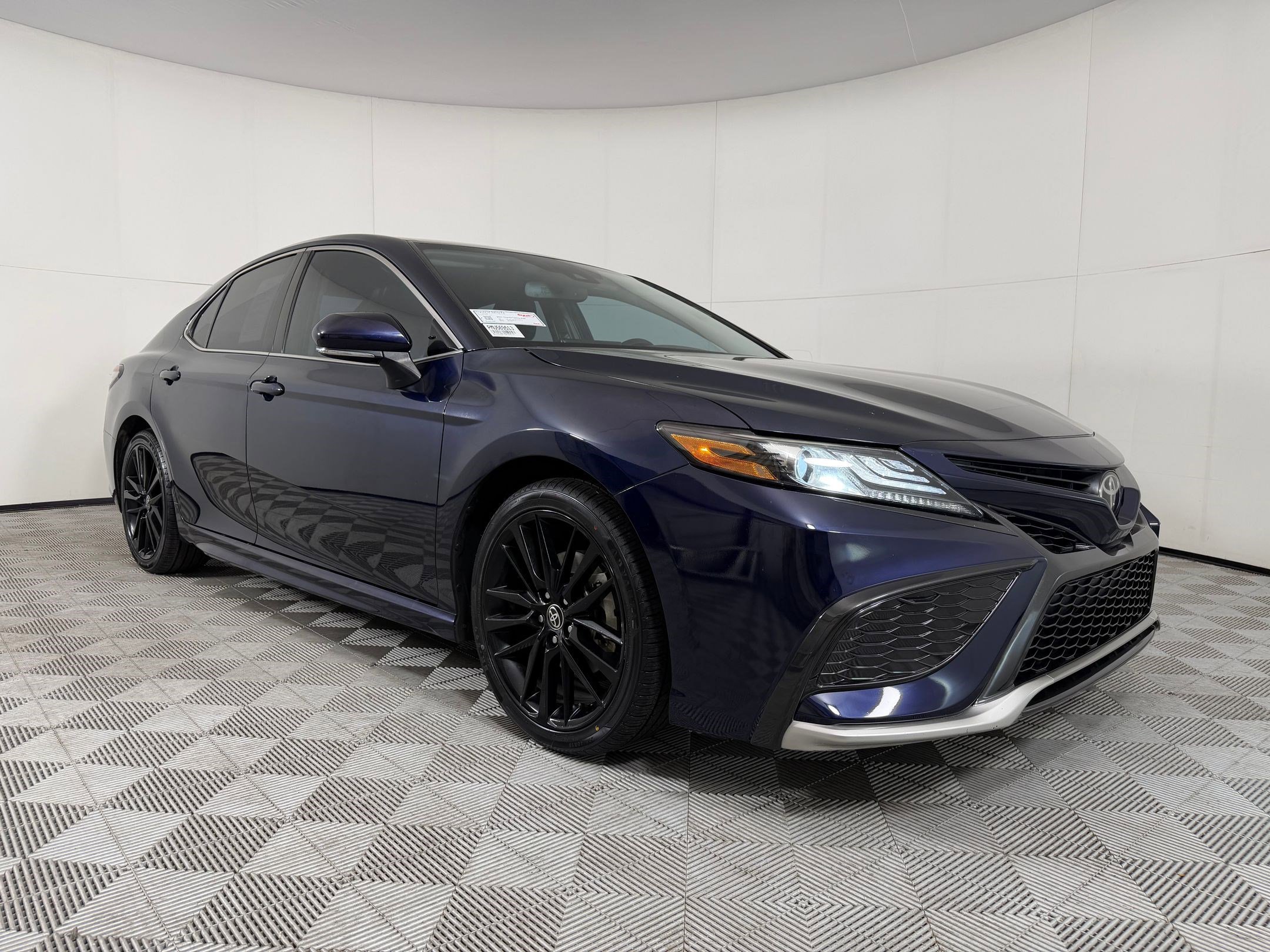 Used 2021 Toyota Camry XSE w/ Carpet Mat Package (TMS) FWD image 6
