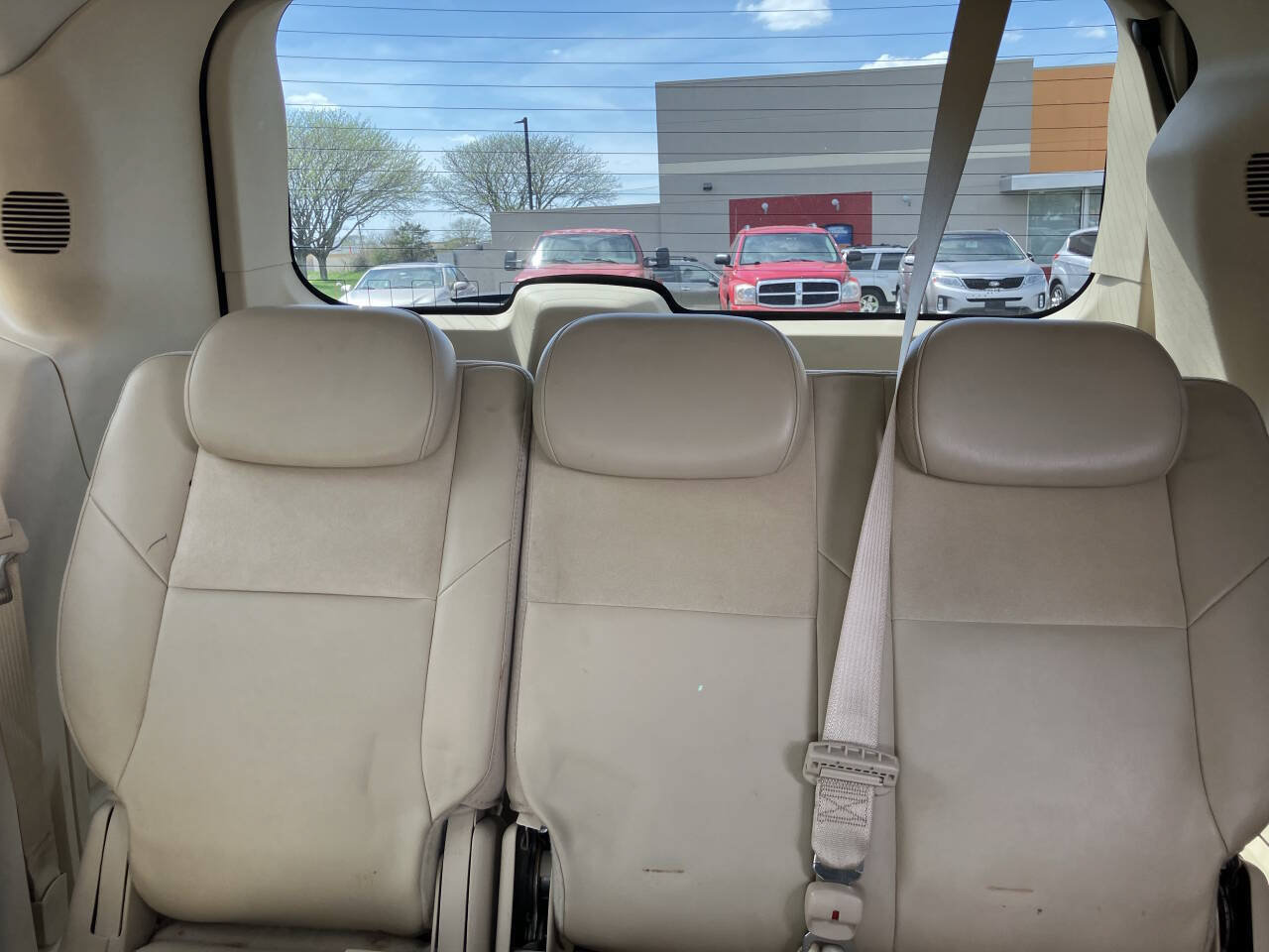 Used 2009 Chrysler Town & Country Limited w/ Entertainment Group #3 FWD image 20