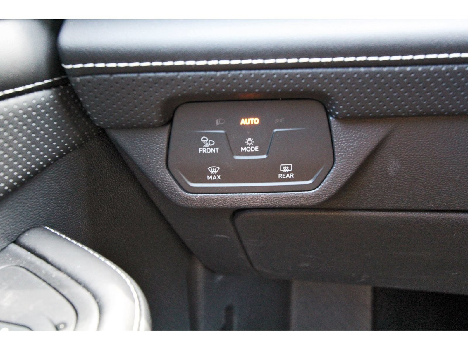 Used 2024 Volkswagen Atlas SE FWD image 19