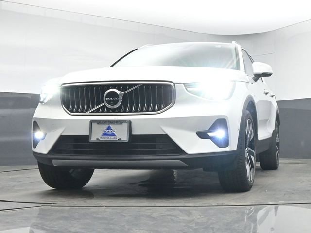 Used 2023 Volvo XC40 B5 Plus w/ Driver Assist Package AWD/4WD image 16