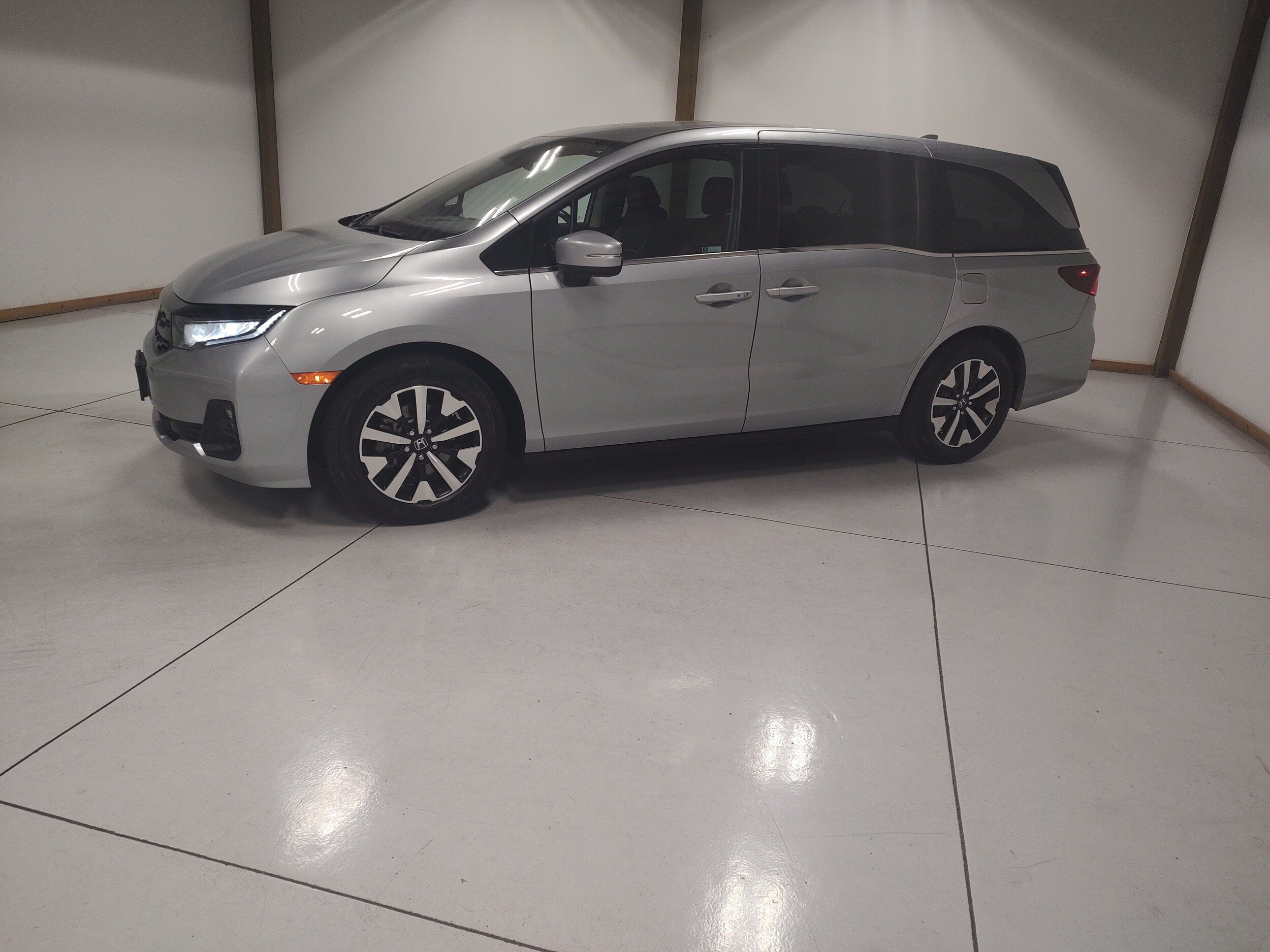 Used 2025 Honda Odyssey EX-L image 4