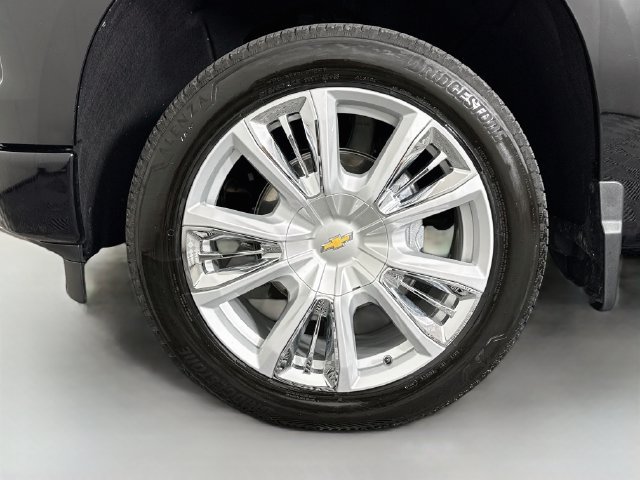Used 2024 Chevrolet Silverado 1500 High Country w/ Technology Package AWD/4WD image 32