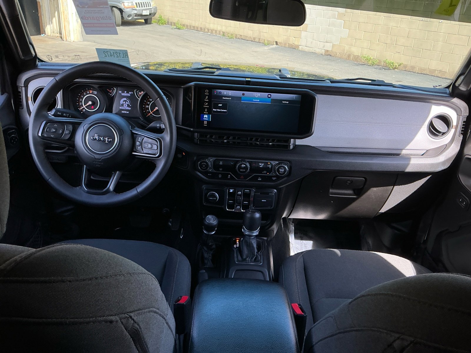 Used 2024 Jeep Gladiator Sport image 17