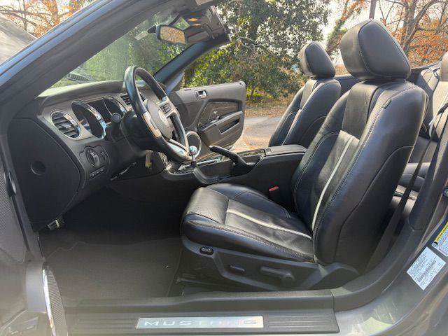 Used 2010 Ford Mustang GT image 37