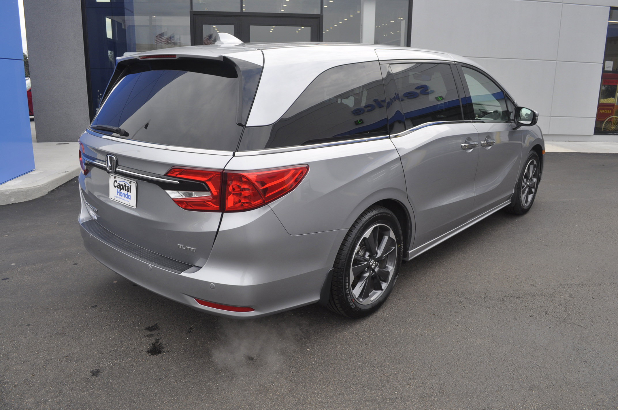 Used 2023 Honda Odyssey Elite image 7