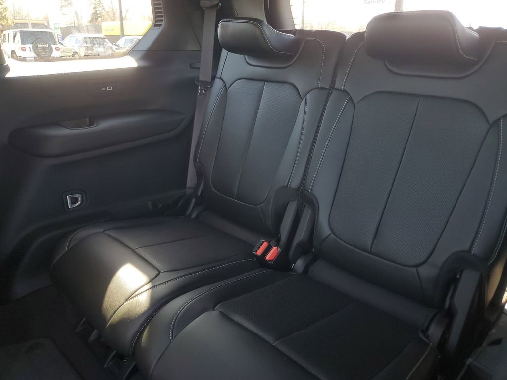 Used 2024 Jeep Grand Cherokee L Limited w/ Luxury Tech Group II image 35