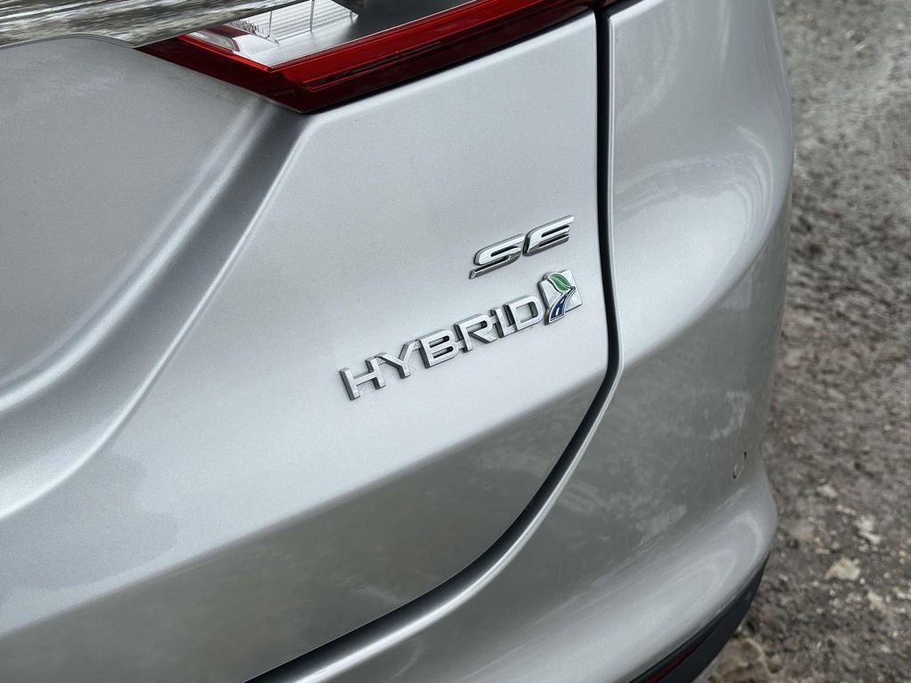 Used 2018 Ford Fusion SE image 12