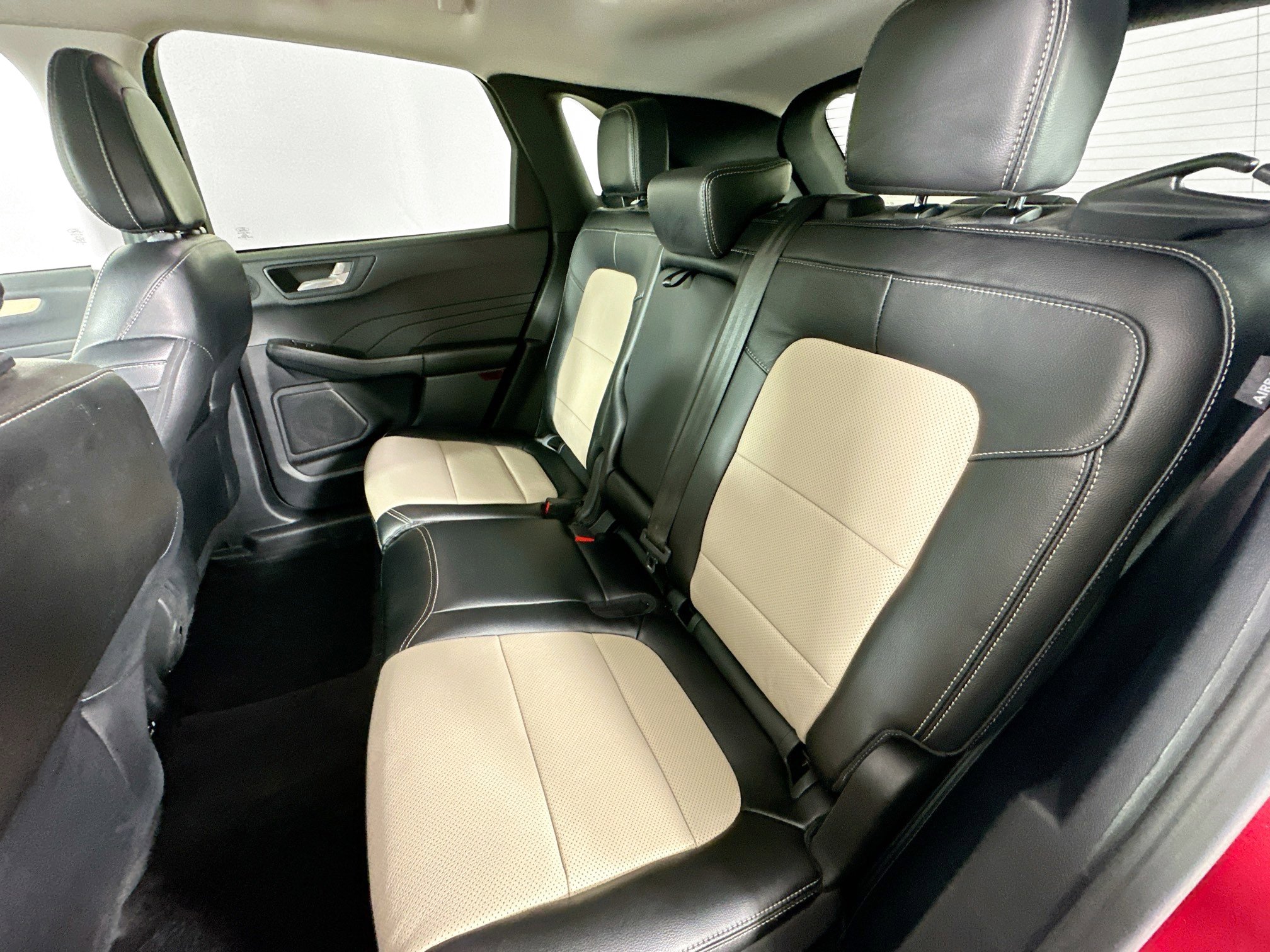 Used 2022 Ford Escape Titanium w/ Titanium Premium Package image 33