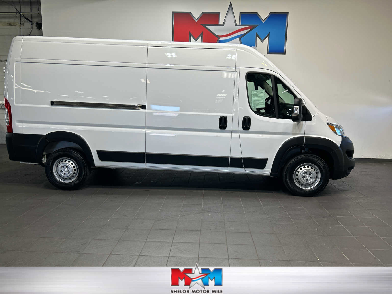 Used 2025 RAM ProMaster 2500 w/ Convenience Group FWD image 1