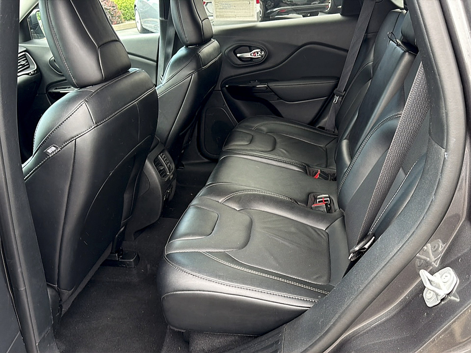 Used 2023 Jeep Cherokee Altitude Lux AWD/4WD image 6