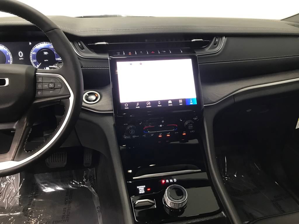 New 2025 Jeep Grand Cherokee L Limited image 18