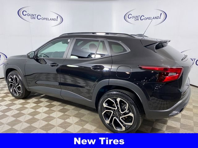 Certified 2024 Chevrolet Trax RS w/ Sunroof Package FWD image 4