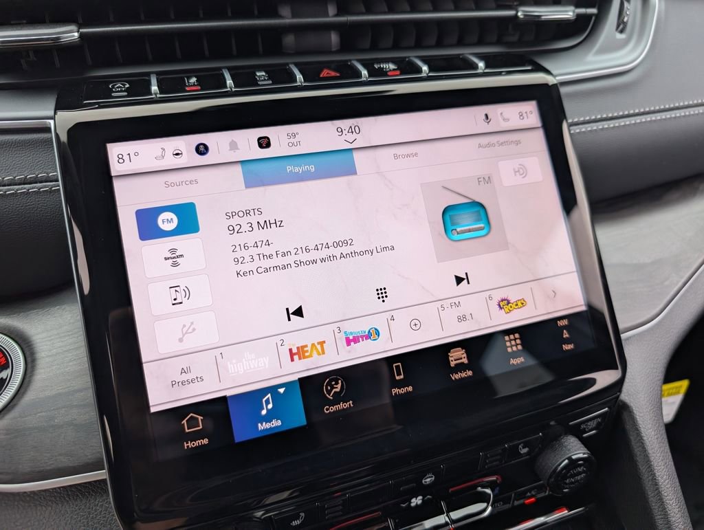 New 2025 Jeep Grand Cherokee Limited w/ Black Appearance Package image 24