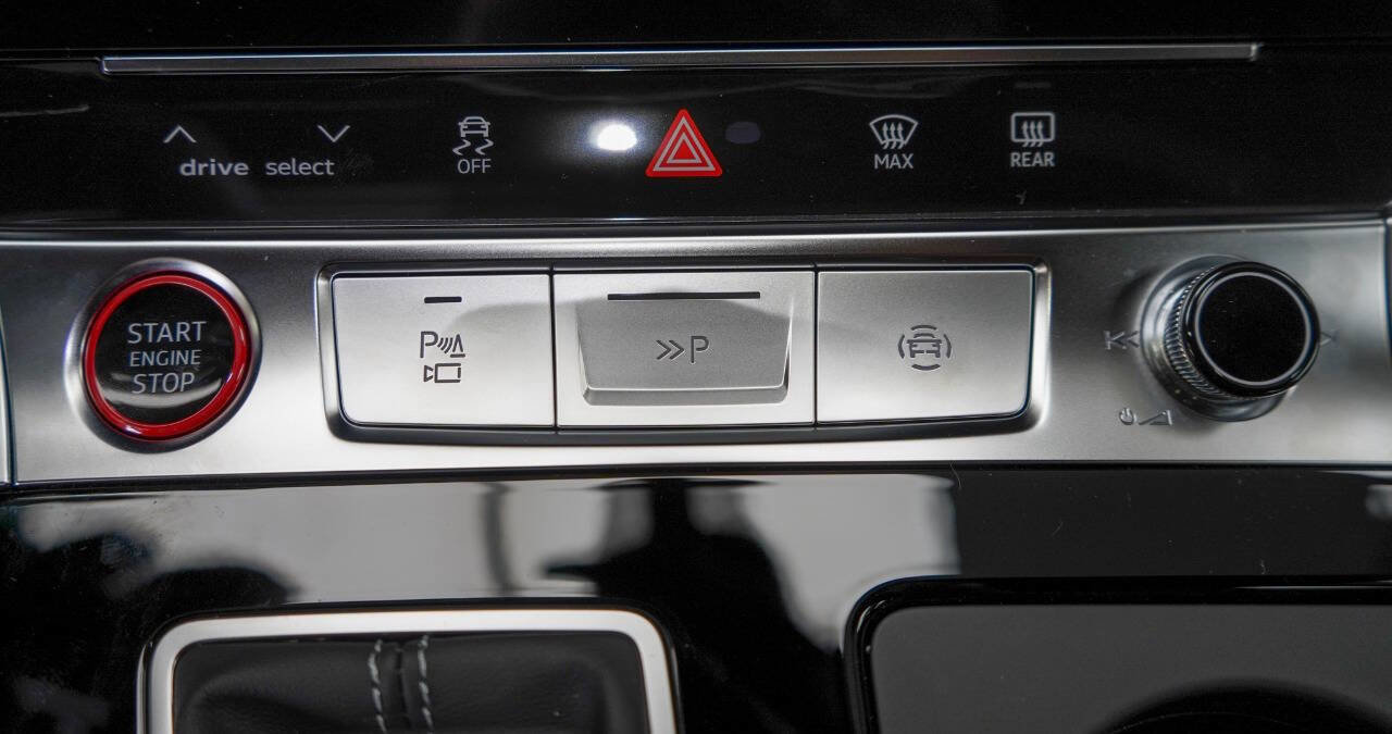 Used 2025 Audi RS 7 Performance AWD/4WD image 56