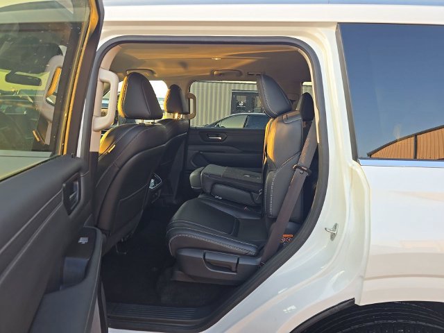 Certified 2026 Nissan Armada SV RWD image 3