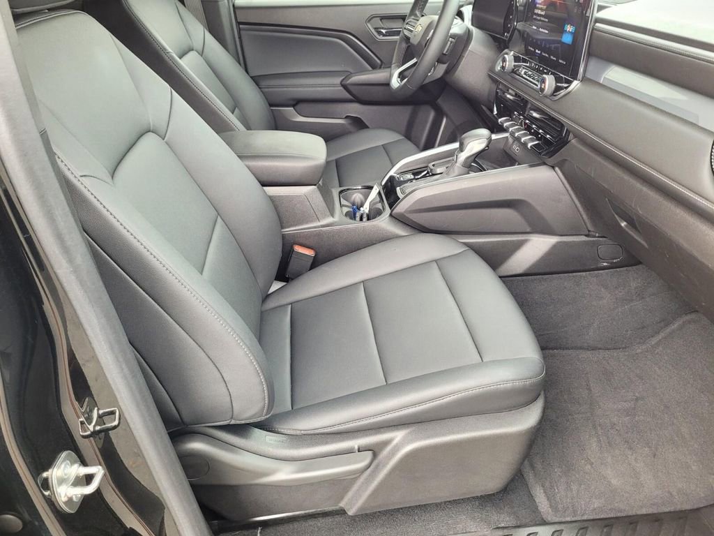 Used 2024 Chevrolet Colorado LT w/ LT Convenience Package III image 10