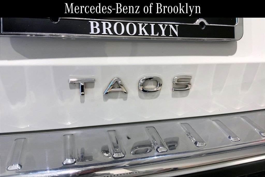 Used 2023 Volkswagen Taos SE w/ Panoramic Sunroof Package AWD/4WD image 9