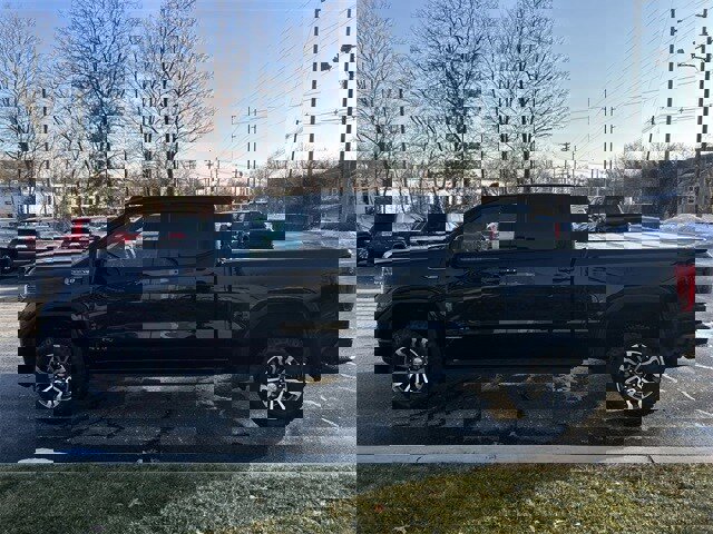 Used 2022 GMC Sierra 1500 AT4 w/ AT4 Premium Package image 5