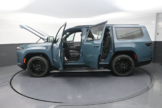 New 2026 Jeep Grand Wagoneer Limited AWD/4WD image 32