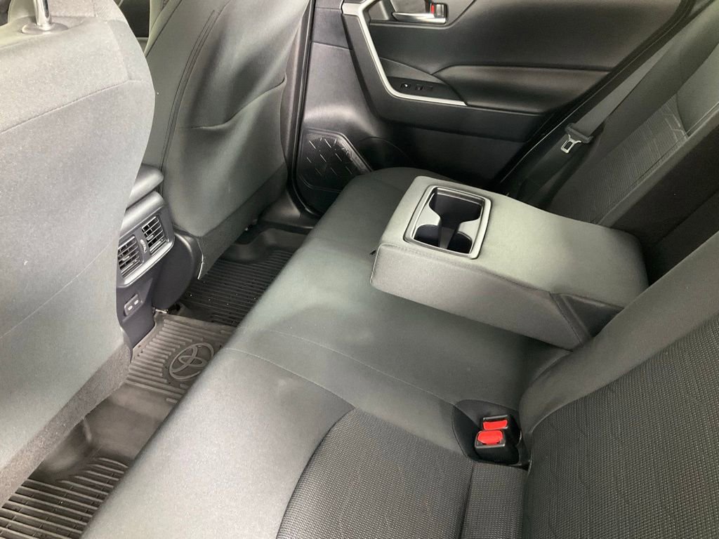 Used 2023 Toyota RAV4 SE image 11