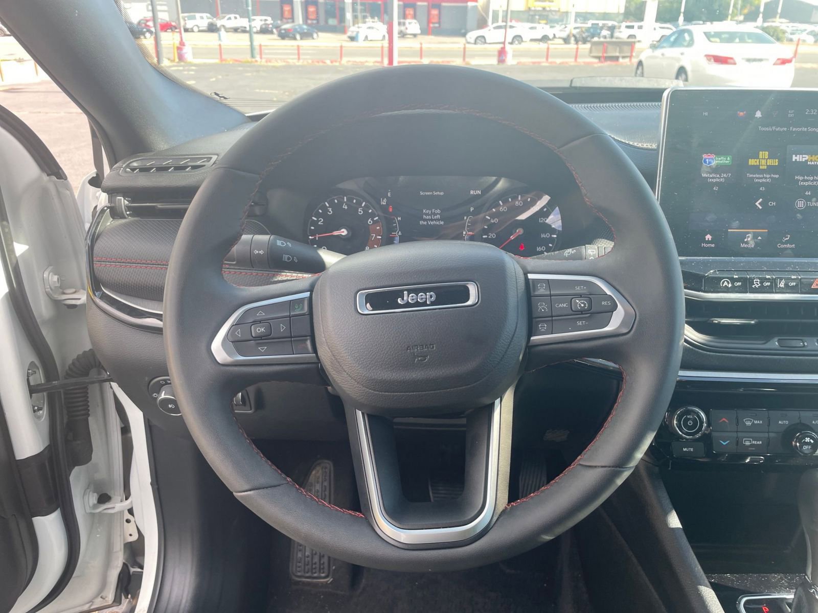 Used 2025 Jeep Compass Trailhawk image 34