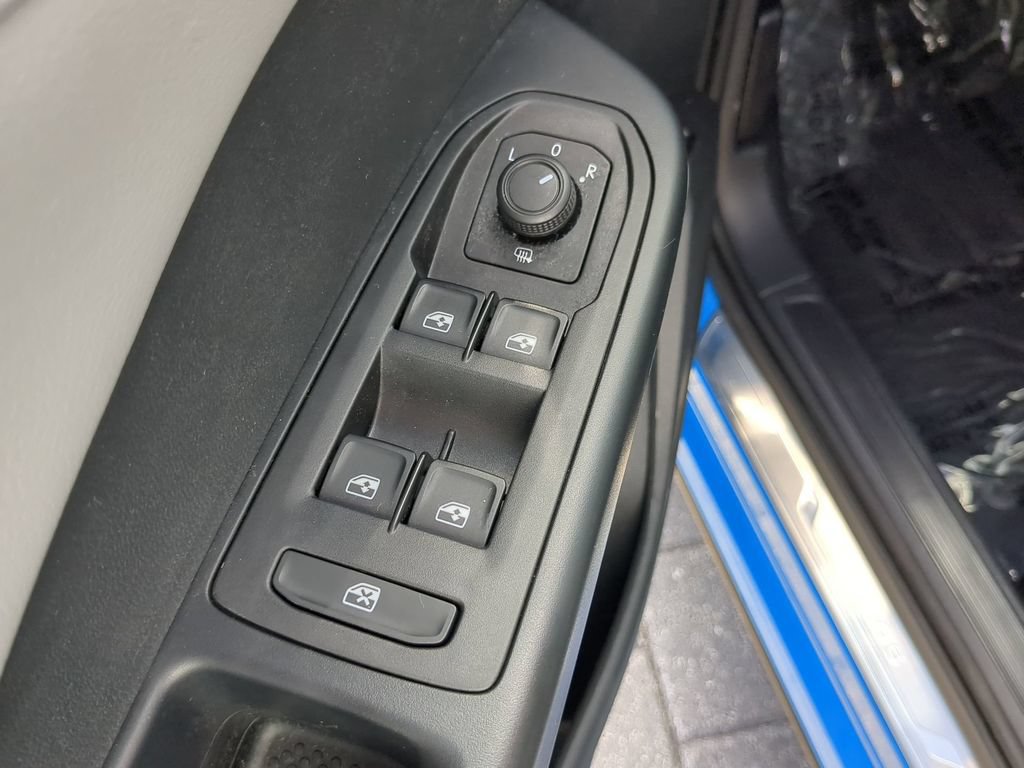 Certified 2023 Volkswagen Taos SEL AWD/4WD image 18