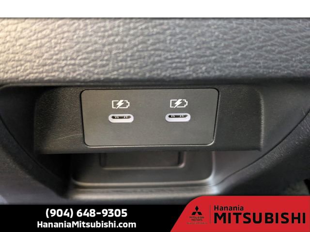 Used 2025 Mitsubishi Outlander SE image 15