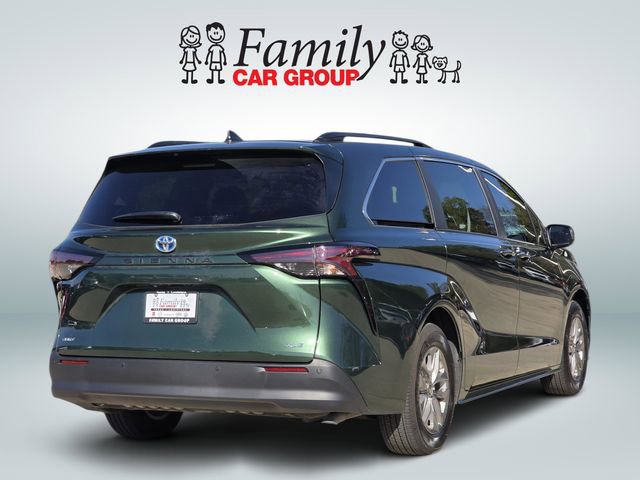 Used 2025 Toyota Sienna XLE w/ XLE Plus Package image 4