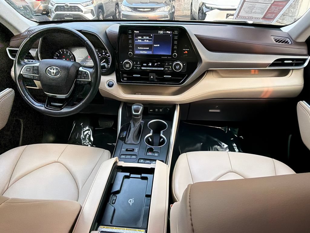 Used 2021 Toyota Highlander XLE AWD/4WD image 15