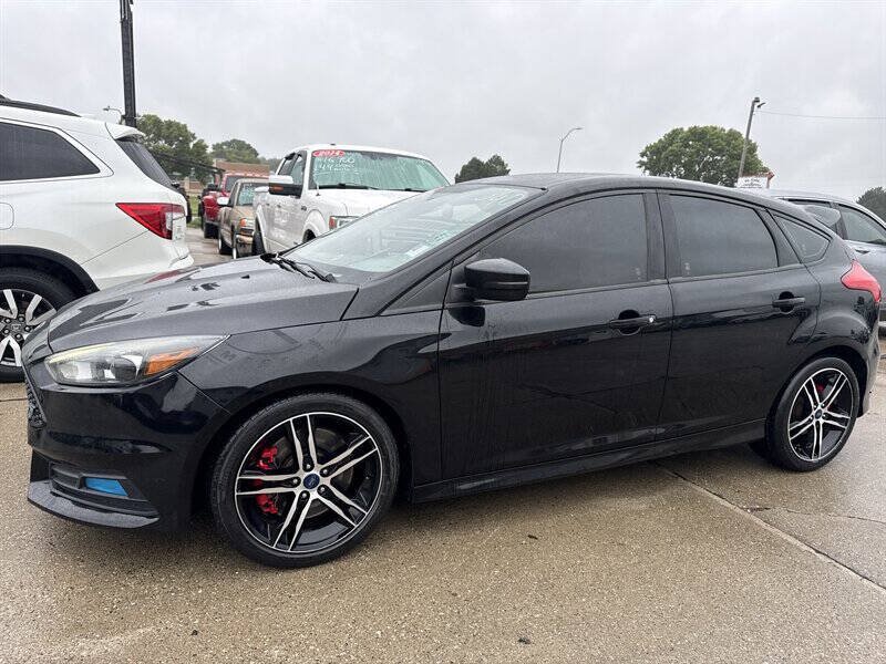Used 2016 Ford Focus ST w/ Equipment Group 401A FWD image 2