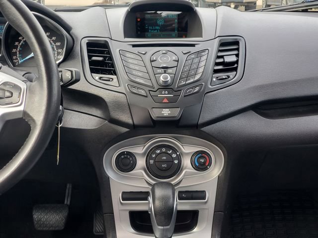 Used 2015 Ford Fiesta SE image 22
