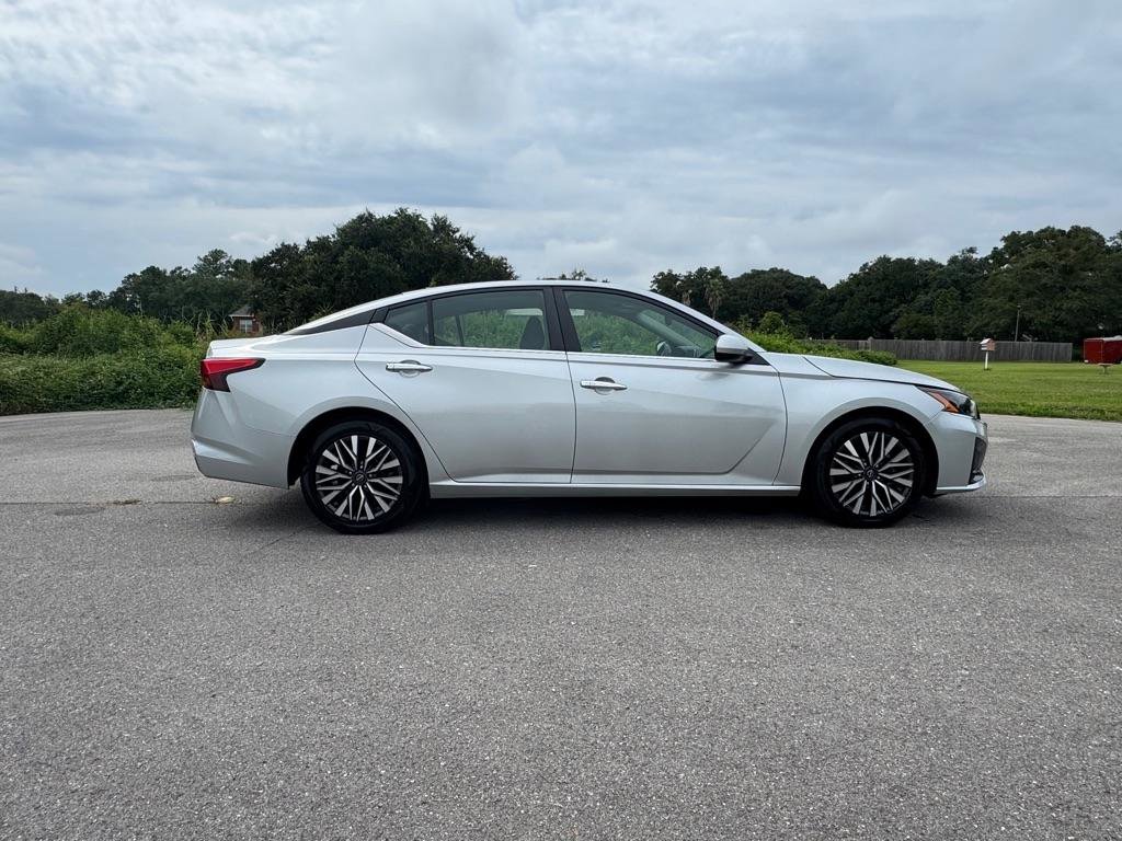 Used 2023 Nissan Altima 2.5 SV FWD image 6