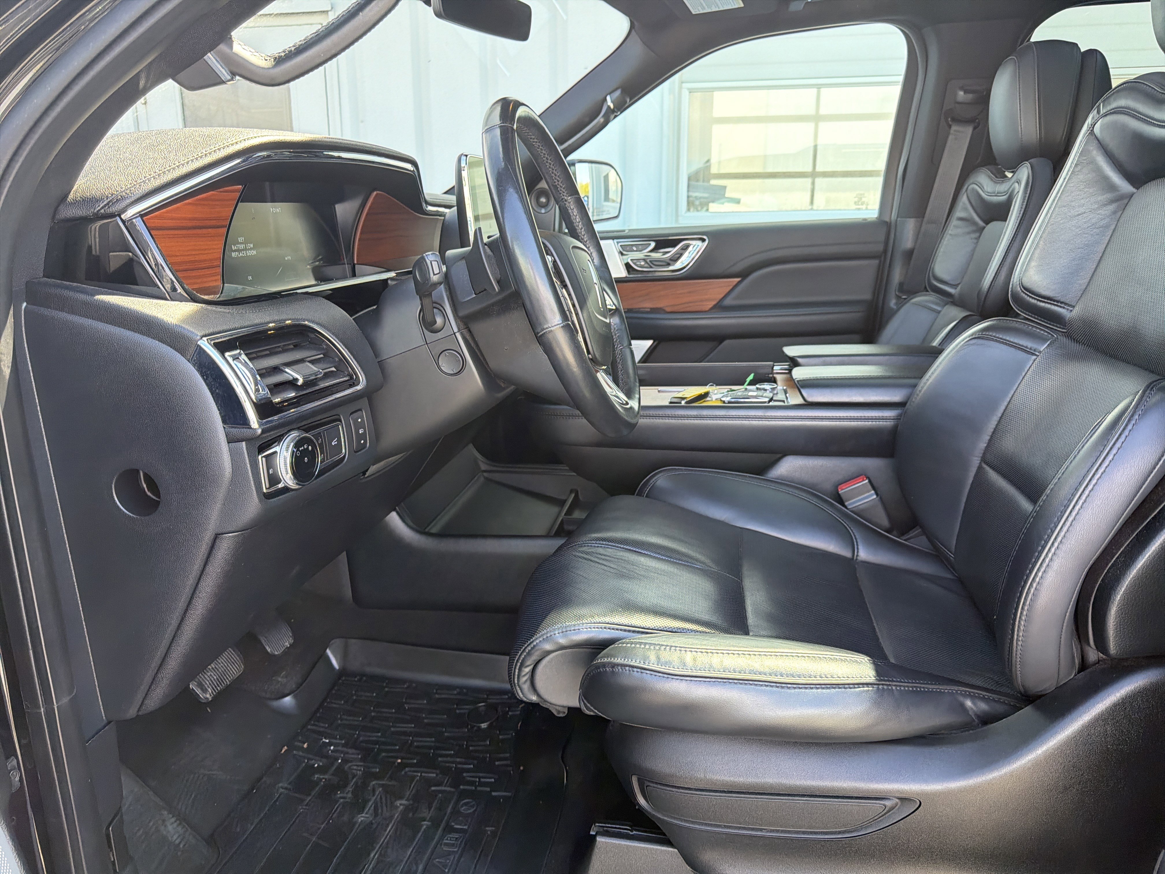 Used 2019 Lincoln Navigator Reserve AWD/4WD image 18