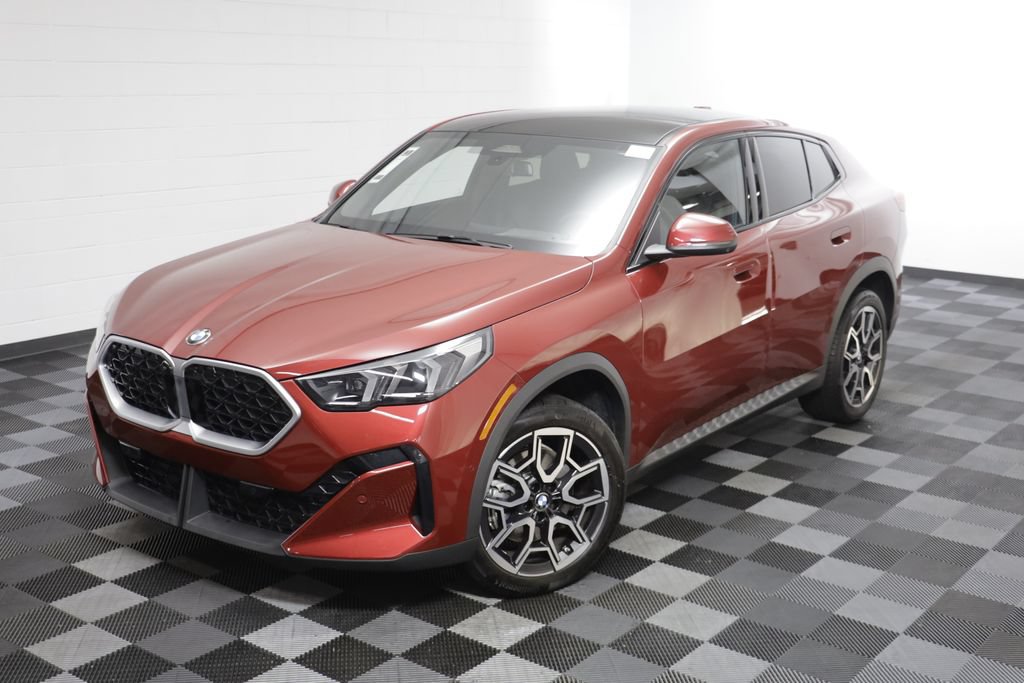 Certified 2025 BMW X2 xDrive28i AWD/4WD image 2