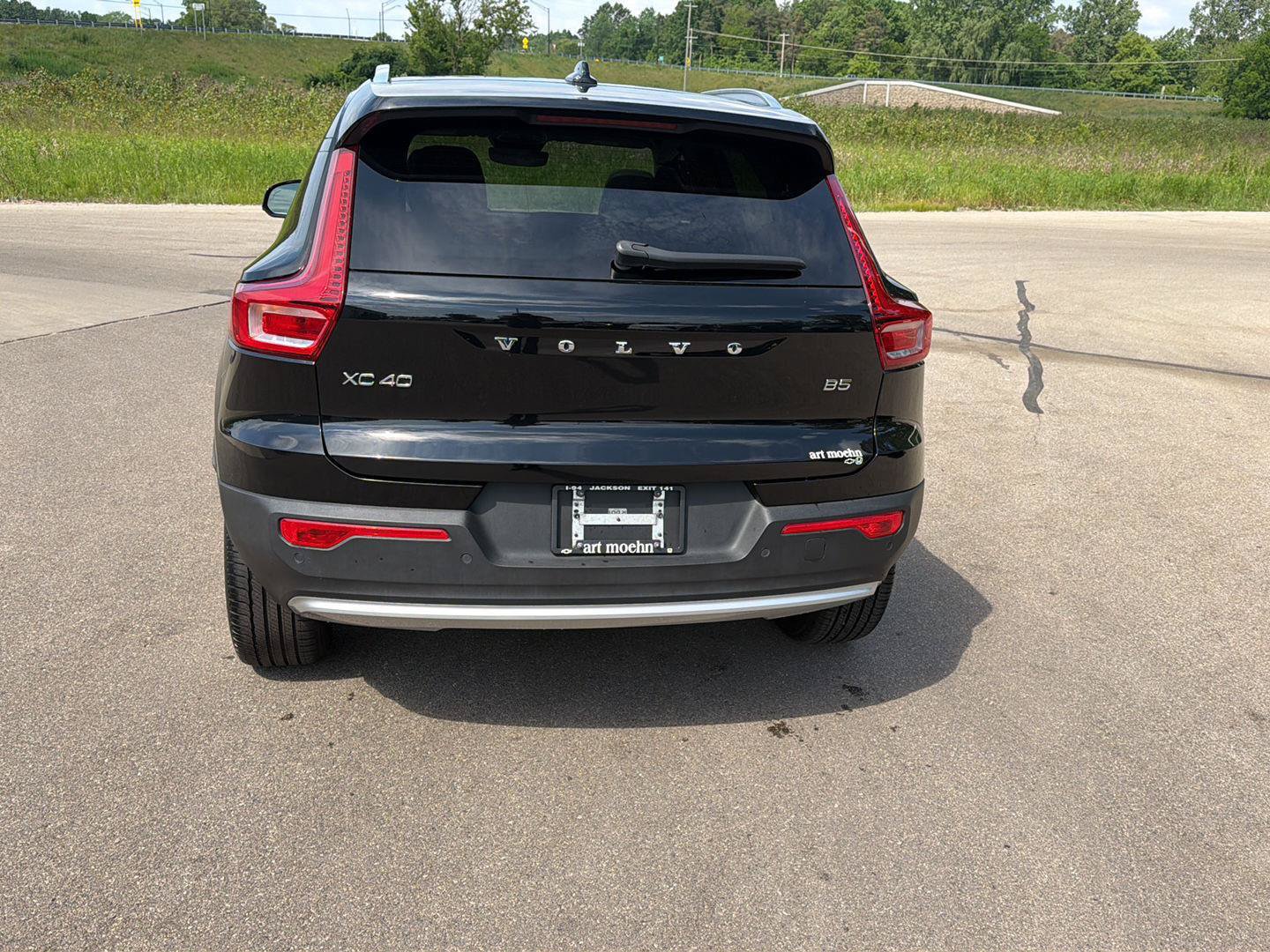 Used 2023 Volvo XC40 B5 Plus w/ Climate Package AWD/4WD image 4