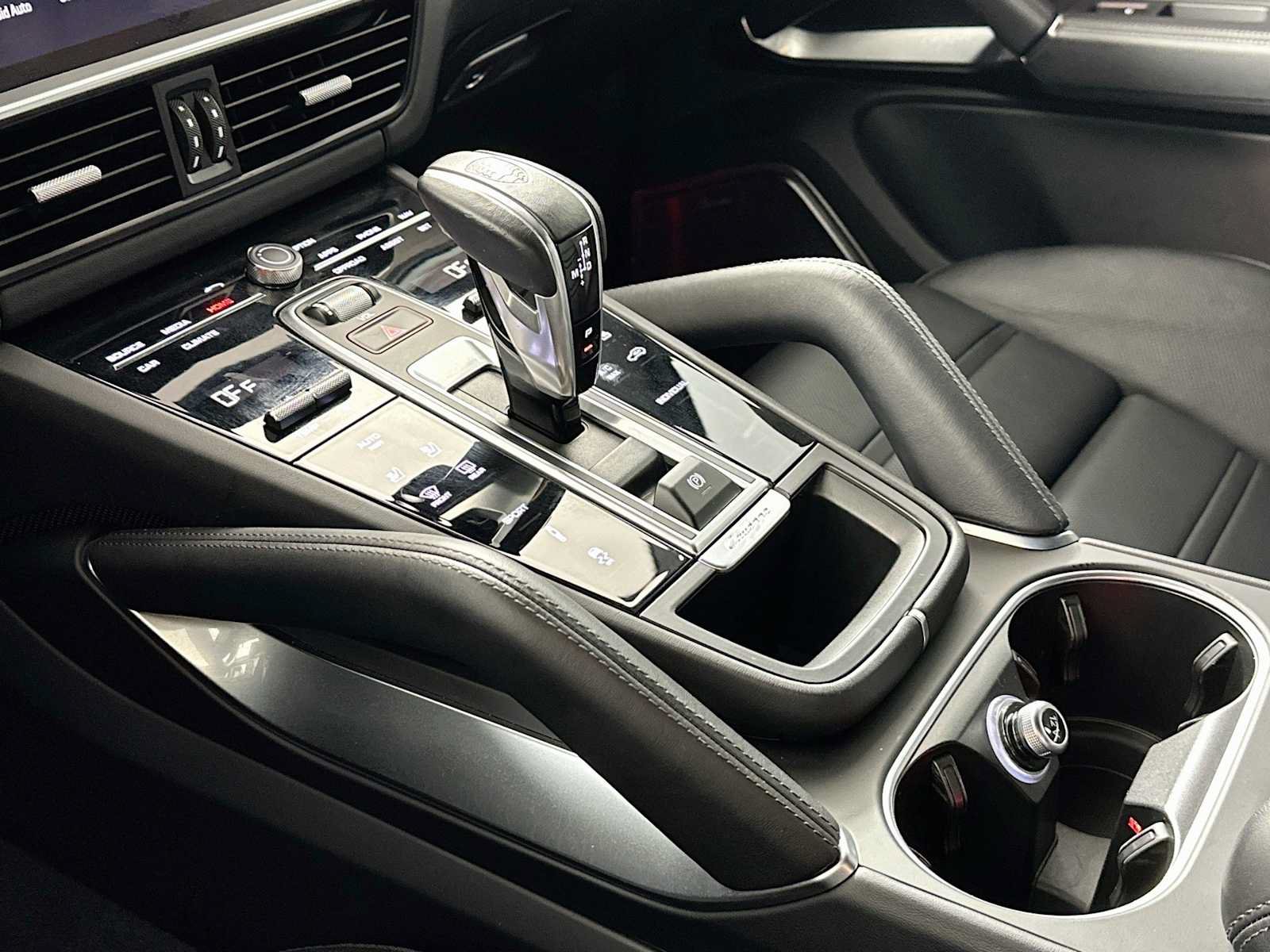 Certified 2023 Porsche Cayenne Turbo AWD/4WD image 21
