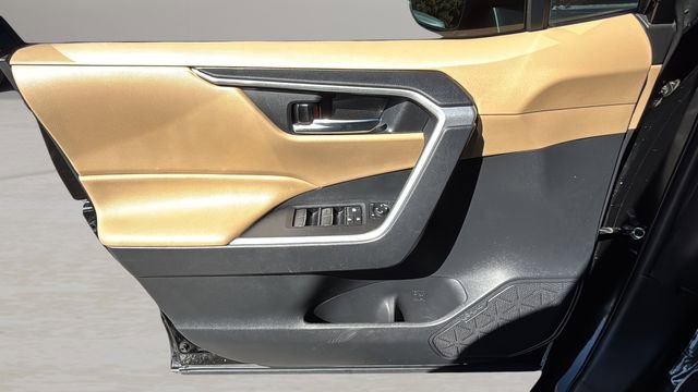 Used 2021 Toyota RAV4 XLE Premium image 17