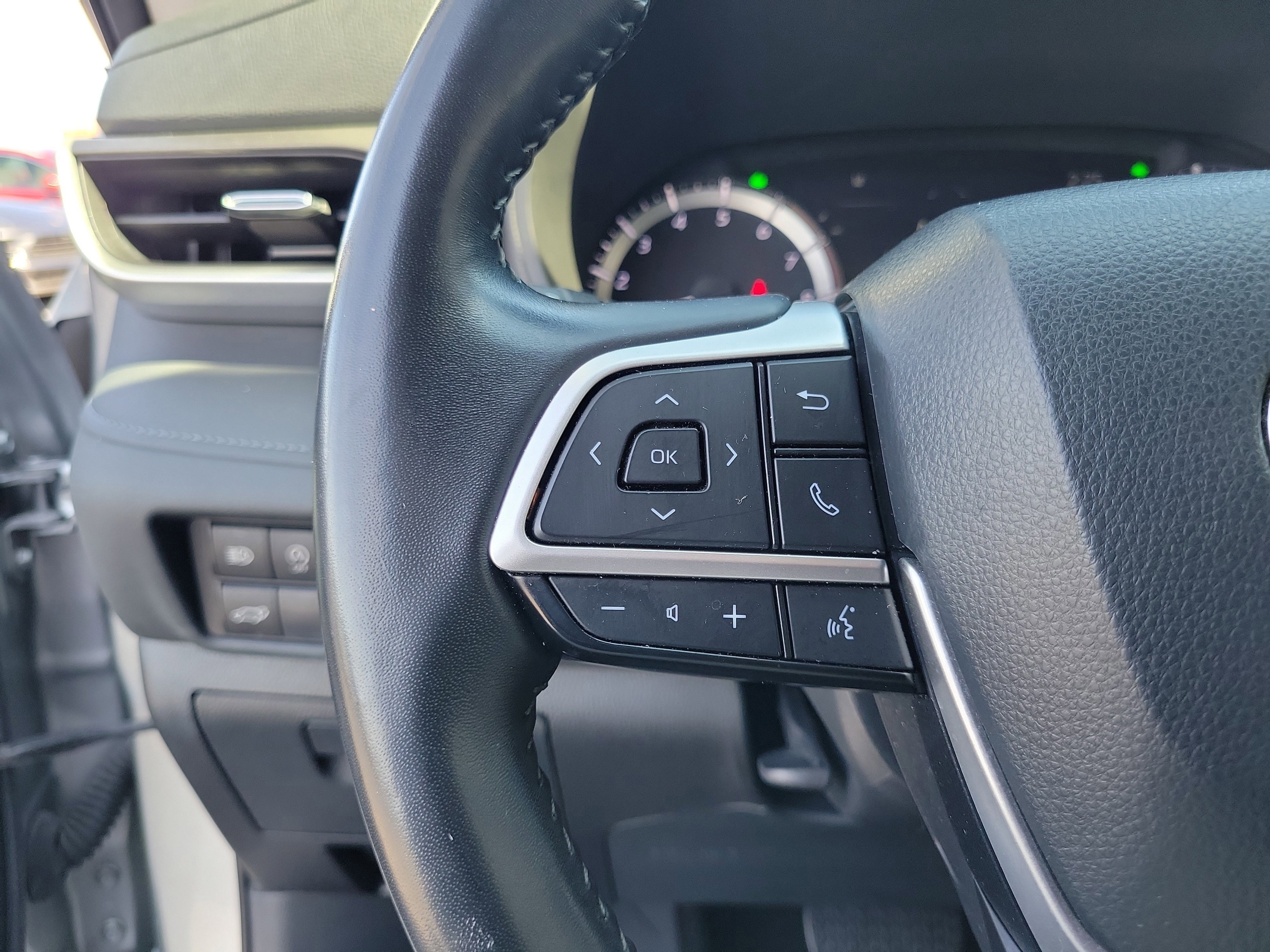 Used 2024 Toyota Highlander LE image 22