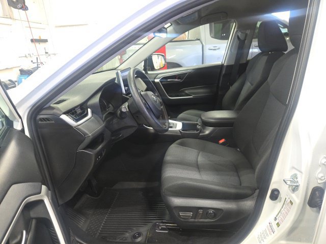 Used 2025 Toyota RAV4 XLE AWD/4WD image 19