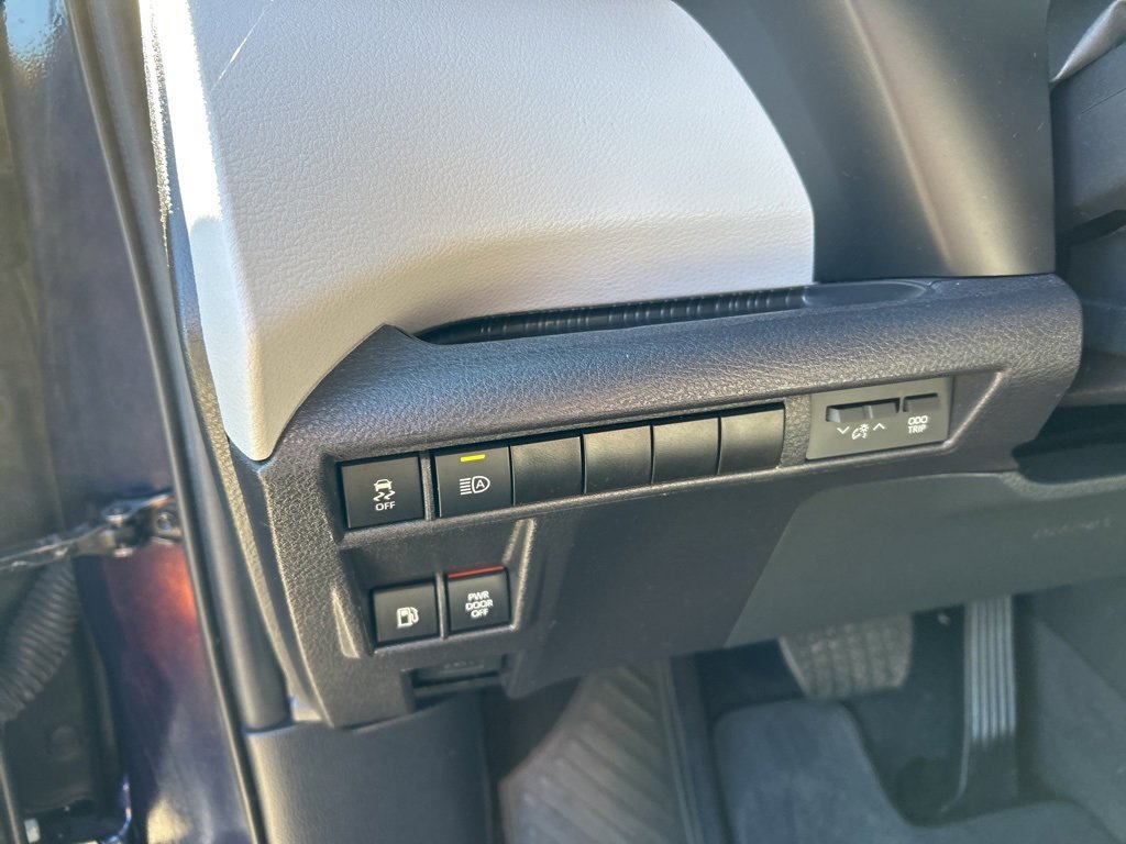 Used 2025 Toyota Sienna XLE image 13