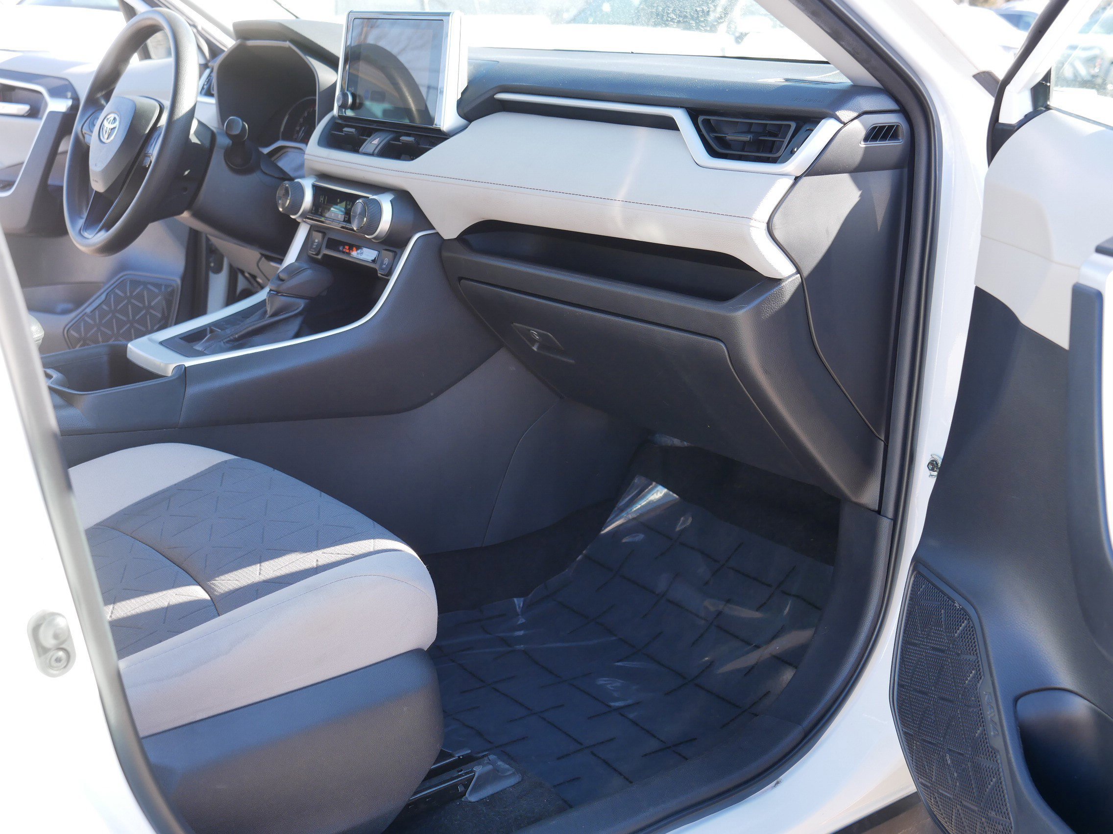 Used 2023 Toyota RAV4 XLE image 19