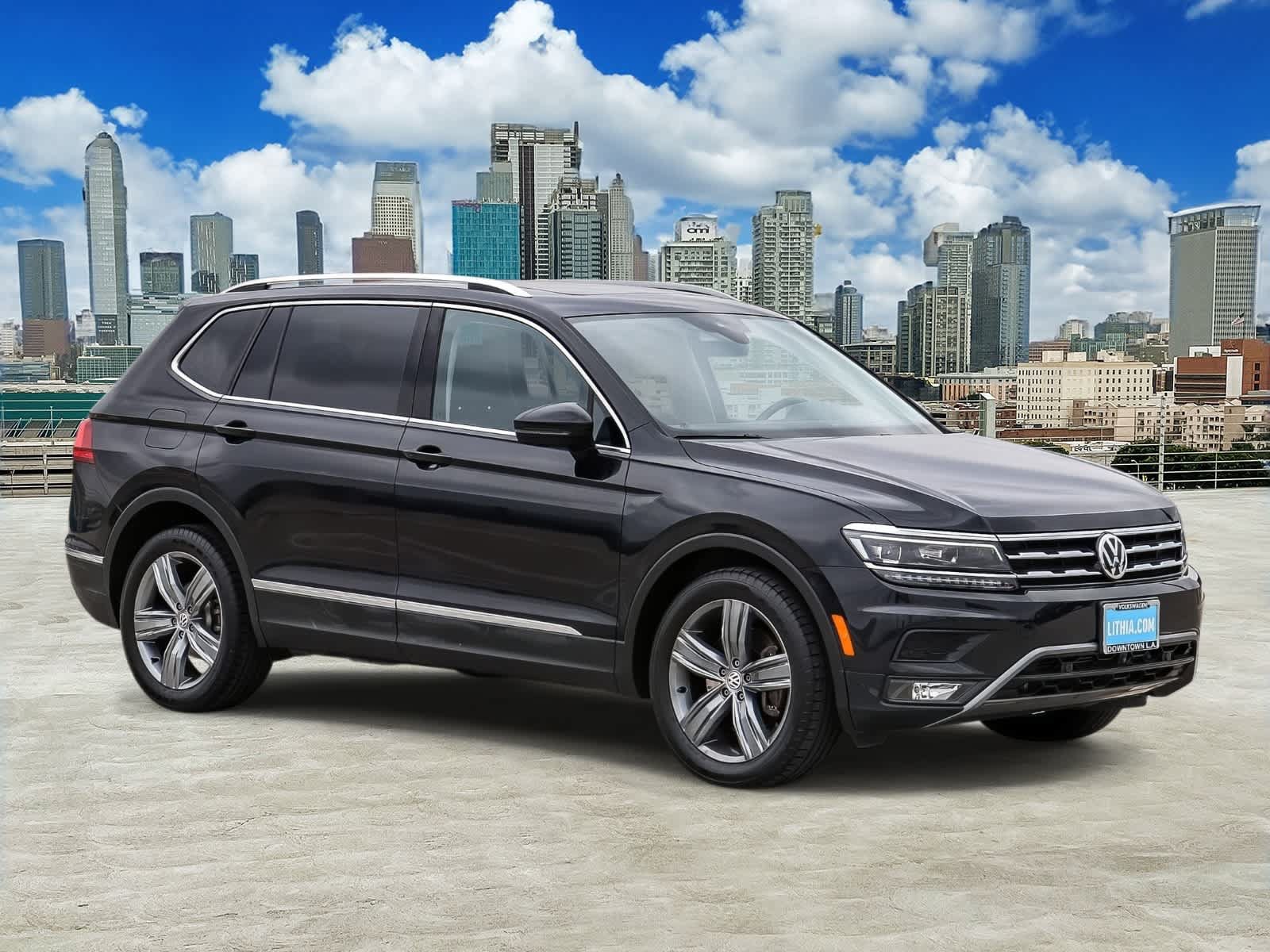 Used 2018 Volkswagen Tiguan SEL Premium FWD image 3