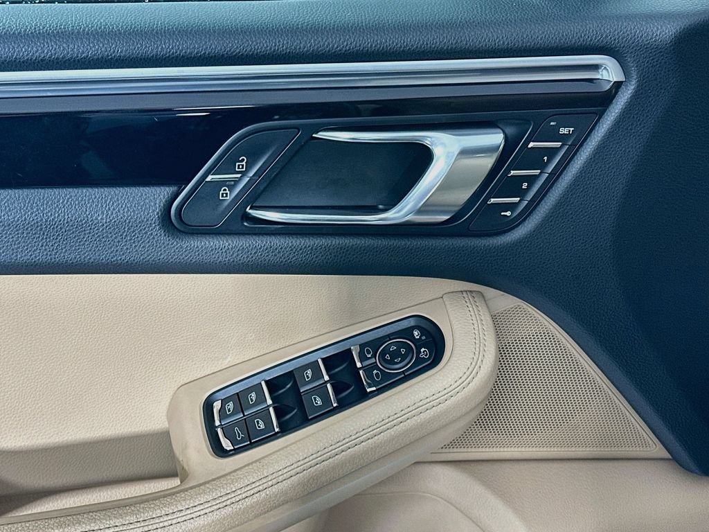 Used 2020 Porsche Macan AWD/4WD image 19