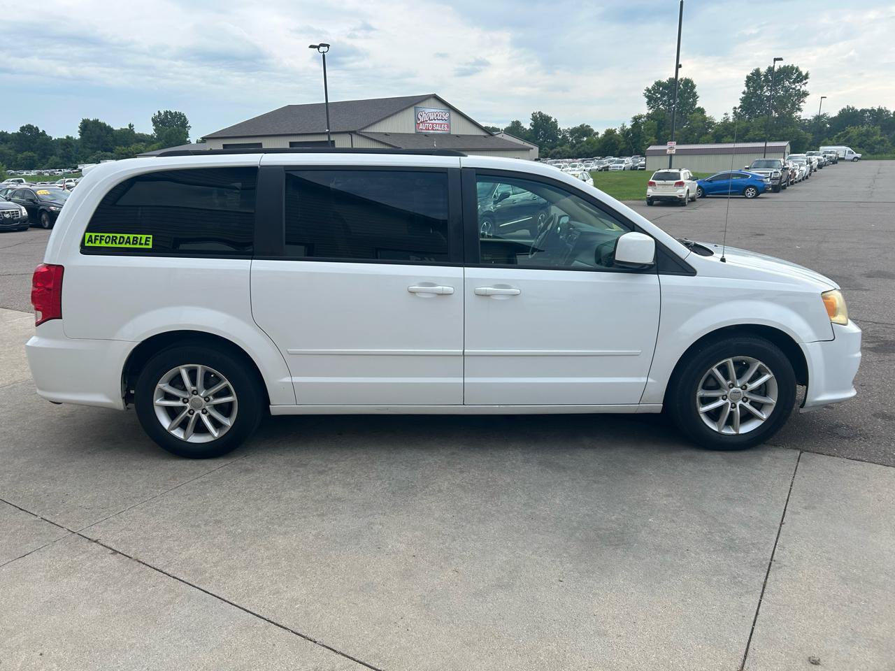Used 2016 Dodge Grand Caravan SXT FWD image 4