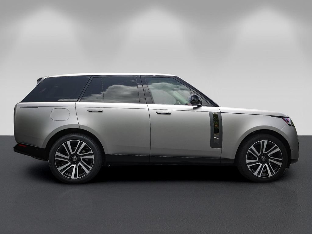 Used 2023 Land Rover Range Rover SV AWD/4WD image 2