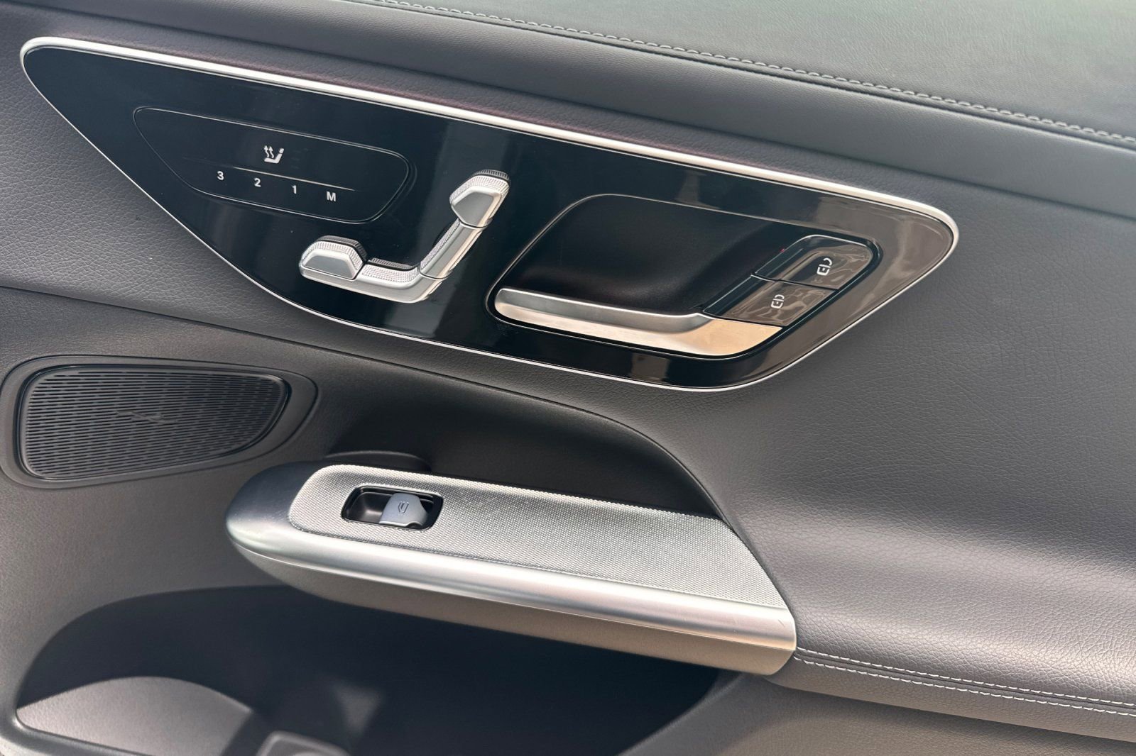 Certified 2025 Mercedes-Benz GLC 300 image 20