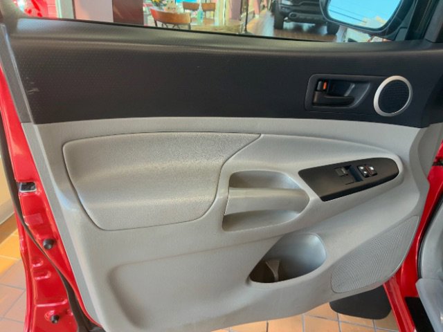 Used 2012 Toyota Tacoma 4x4 Access Cab w/ SR5 Pkg image 12