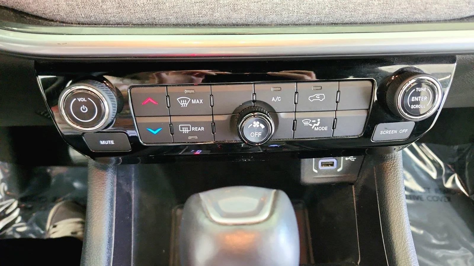 Used 2024 Jeep Compass Latitude AWD/4WD image 22