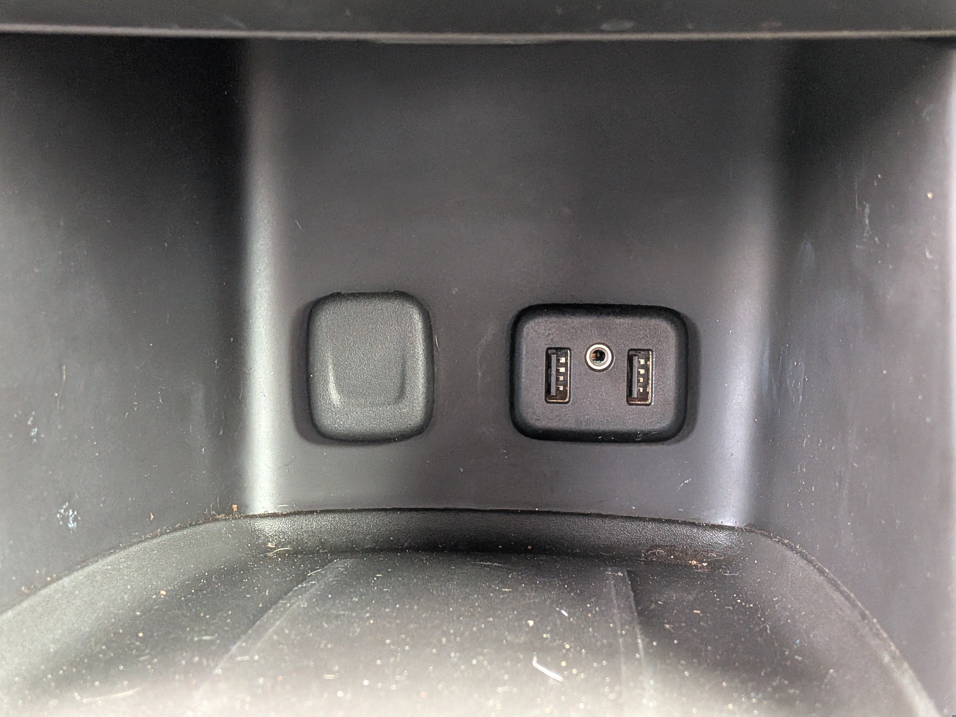 Used 2017 GMC Acadia SLE image 32