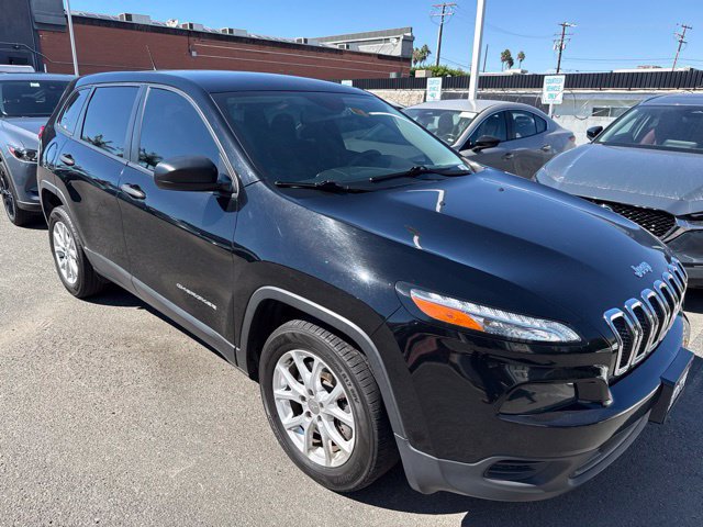 Used 2017 Jeep Cherokee Sport FWD image 1